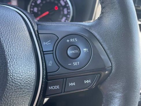 Used 2021 Toyota RAV4 XLE Premium FWD image 32