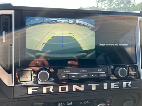 Used 2025 Nissan Frontier SV w/ SV Convenience Package RWD image 12