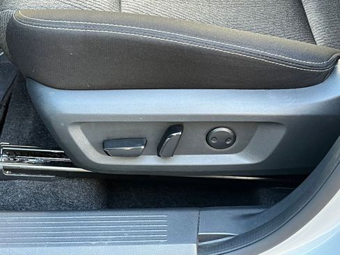 Used 2025 Nissan Rogue SV image 22