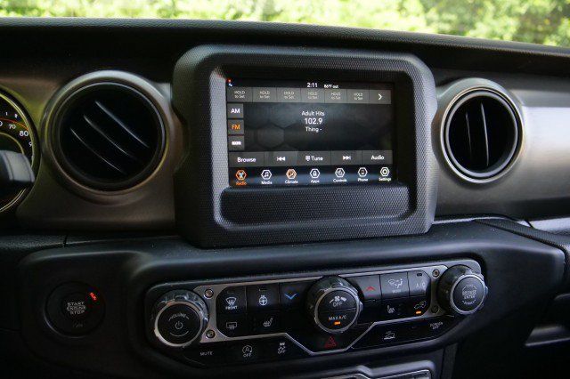 Used 2023 Jeep Wrangler Unlimited Sport AWD/4WD image 15