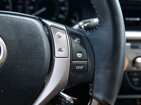 Used 2014 Lexus ES 350 w/ Luxury Package FWD image 25