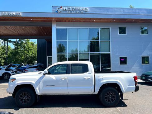 Used 2022 Toyota Tacoma SR image 2