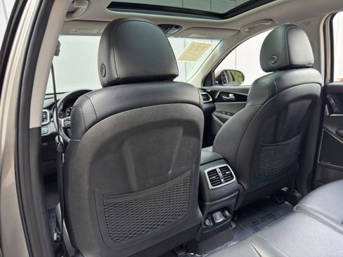 Used 2019 Kia Sorento SX w/ SX Touring Package AWD/4WD image 36