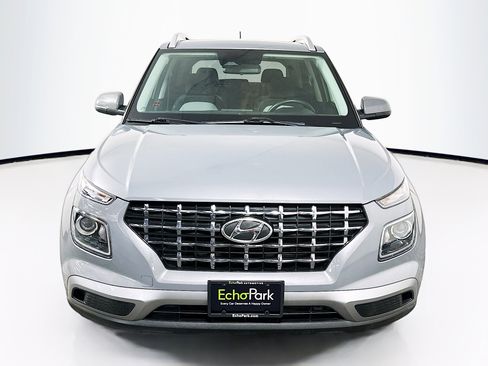 Used 2023 Hyundai Venue SEL image 2