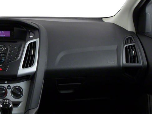 Used 2013 Ford Focus SE w/ SE Winter Pkg FWD image 19