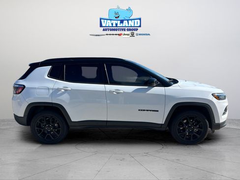 Certified 2022 Jeep Compass Latitude w/ Sun and Sound Group AWD/4WD image 6