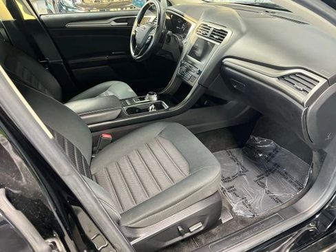 Used 2018 Ford Fusion SE w/ Fusion SE Technology Package image 11