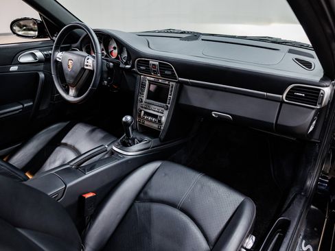Used 2005 Porsche 911 Carrera S image 6