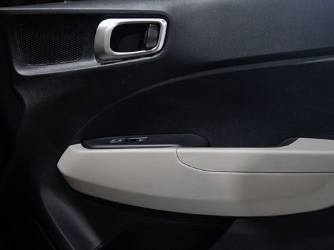 Used 2023 Hyundai Venue SEL FWD image 29