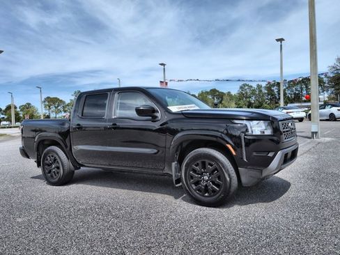 Certified 2022 Nissan Frontier SV image 2