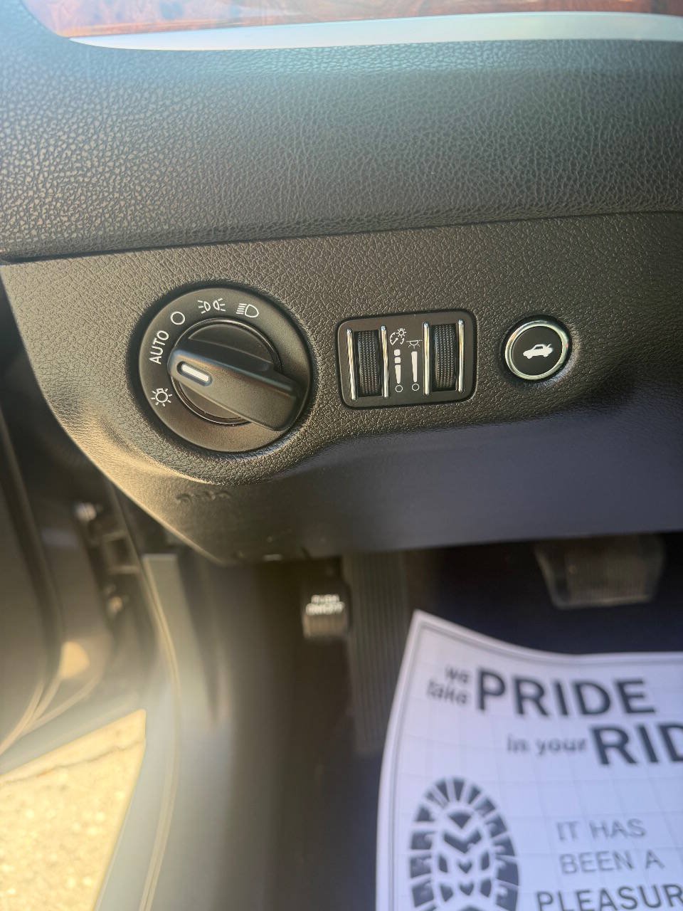 Used 2014 Chrysler 300 RWD image 17