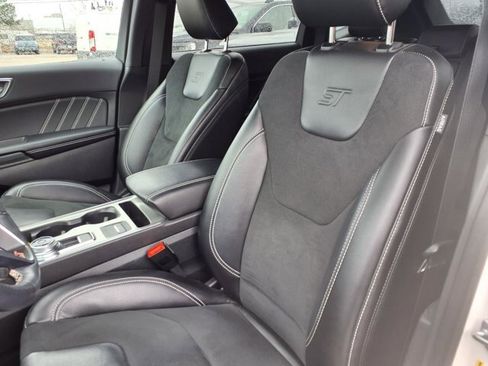 Certified 2023 Ford Edge ST image 3