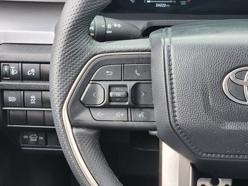 Used 2024 Toyota Tacoma TRD Sport image 31