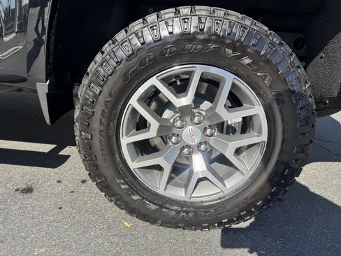 Used 2022 GMC Canyon AT4 image 18