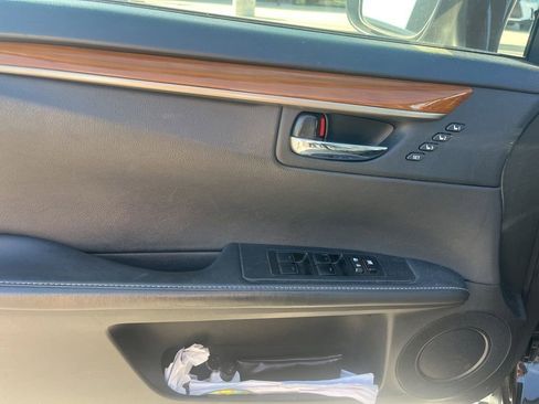 Used 2014 Lexus ES 300h w/ Luxury Package w/Bamboo Trim FWD image 14