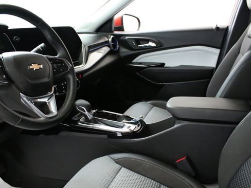 Certified 2024 Chevrolet Trax LT w/ Driver Confidence Package FWD image 23