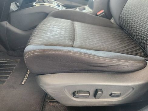 Used 2019 Nissan Rogue SV FWD image 23