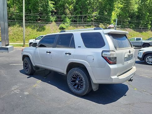 Used 2021 Toyota 4Runner SR5 AWD/4WD image 8