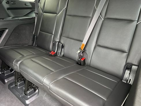 Used 2021 Cadillac Escalade Premium Luxury RWD image 19