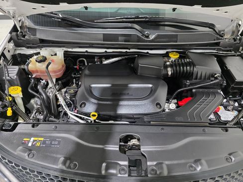 Used 2022 Chrysler Voyager LX image 11