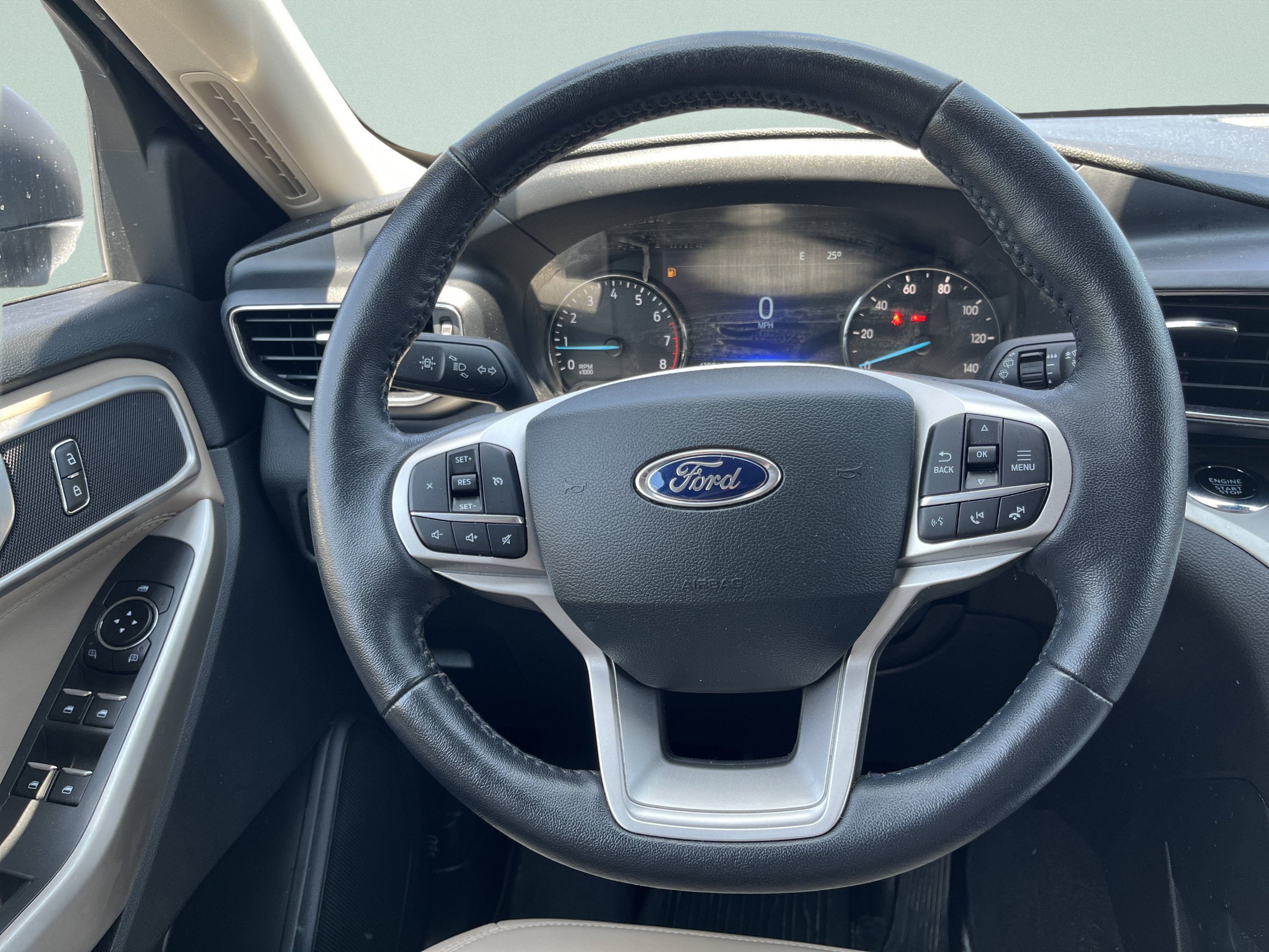 Used 2023 Ford Explorer XLT AWD/4WD image 26