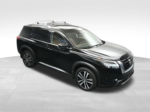 Used 2024 Nissan Pathfinder Platinum FWD image 24