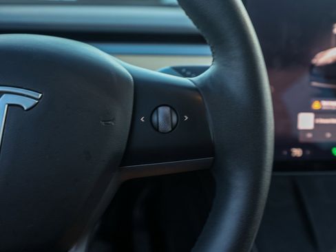 Used 2022 Tesla Model Y Long Range image 27