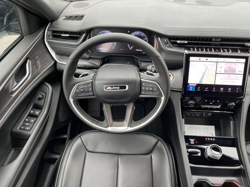 New 2025 Jeep Grand Cherokee L Limited w/ Luxury Tech Group II image 16