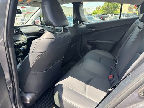 Used 2022 Toyota Prius XLE FWD image 12