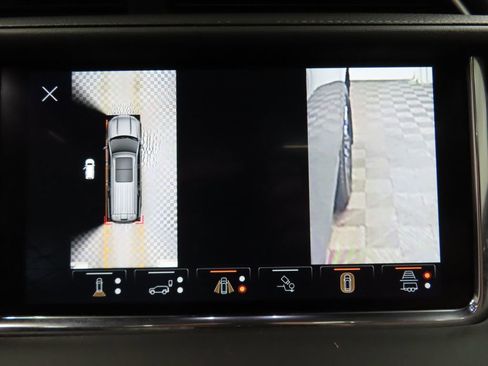 Used 2024 GMC Yukon XL Denali Ultimate AWD/4WD image 18