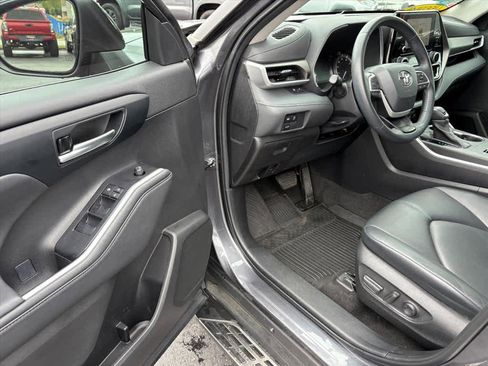 Used 2023 Toyota Highlander XLE FWD image 19
