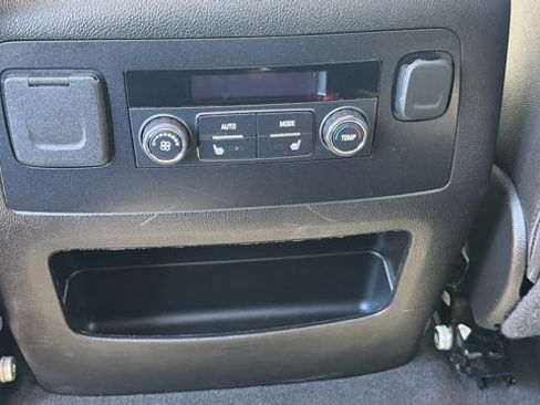 Used 2019 GMC Yukon SLT AWD/4WD image 35
