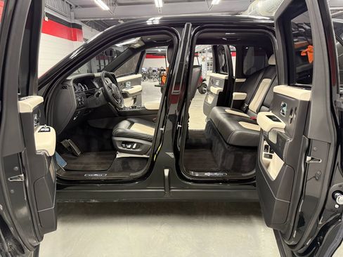 Used 2022 Rolls-Royce Cullinan Black Badge w/ Dark Exterior Package image 74