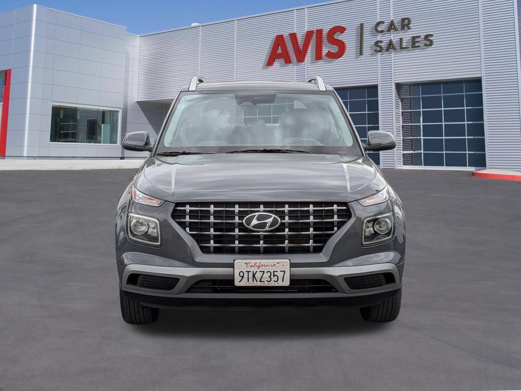 Used 2025 Hyundai Venue SEL FWD image 2
