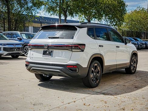 New 2025 Volkswagen Taos SE image 7