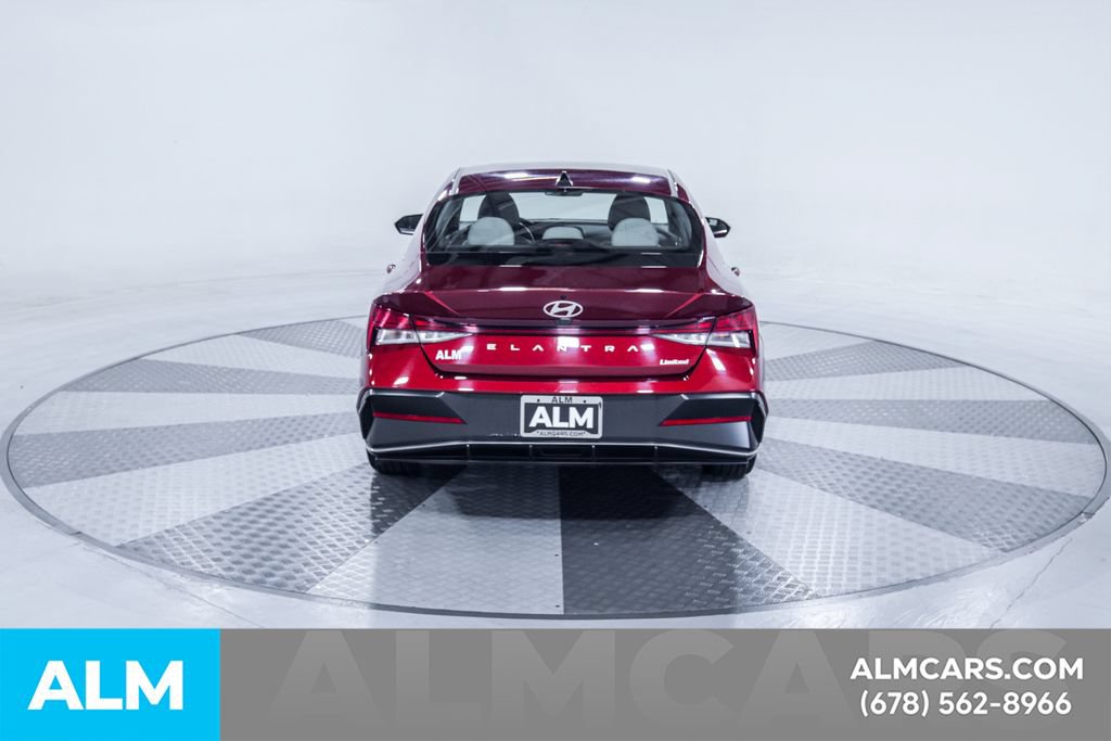 Used 2025 Hyundai Elantra Limited FWD image 8