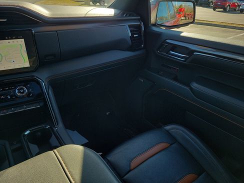 Used 2024 GMC Sierra 1500 AT4 w/ Technology Package image 11