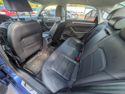 Used 2017 Volkswagen Passat 1.8T R-Line FWD image 31