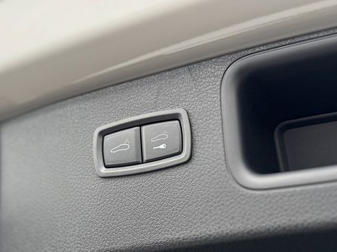 New 2026 Porsche Macan image 33