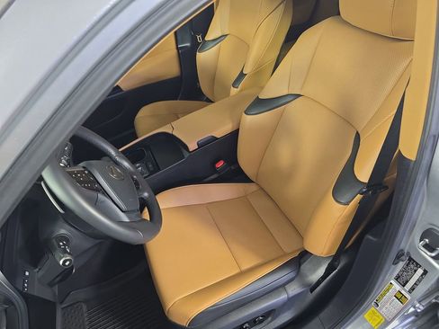 Used 2025 Lexus ES 350 w/ Accessory Package (Z2) image 12