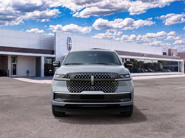 New 2027 Lincoln Navigator Reserve AWD/4WD image 3