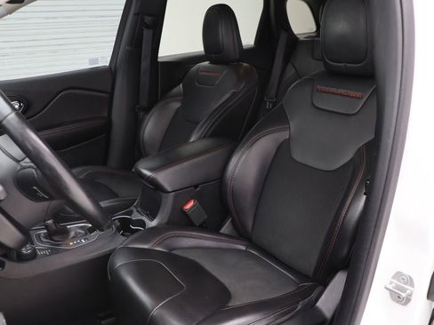 Used 2019 Jeep Cherokee Trailhawk w/ Cold Weather Group image 15