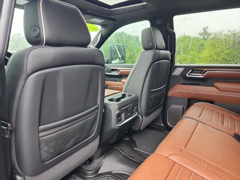 Used 2025 GMC Sierra 2500 Denali Ultimate AWD/4WD image 17
