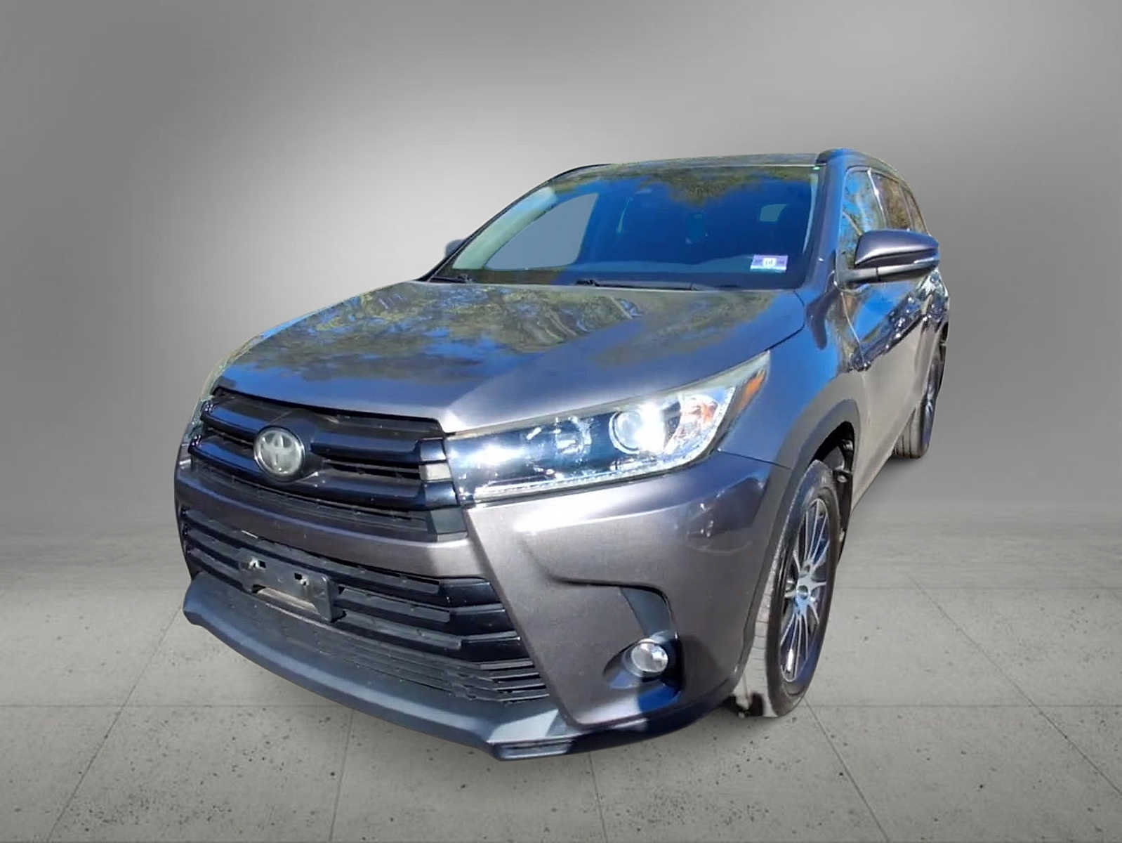 Used 2017 Toyota Highlander SE w/ Carpet Mat Package AWD/4WD image 3