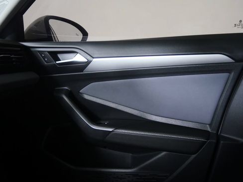 Used 2025 Volkswagen Jetta SE FWD image 25