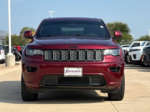 Used 2022 Jeep Grand Cherokee Laredo X AWD/4WD image 2
