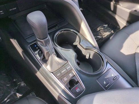 Used 2019 Toyota Camry LE image 12