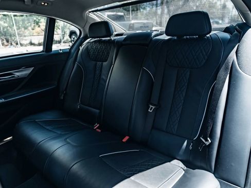 Used 2022 BMW 740i xDrive w/ Premium Package image 15