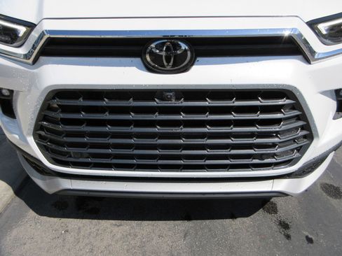 Used 2024 Toyota Grand Highlander AWD Hybrid image 16