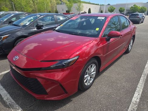 Used 2025 Toyota Camry LE w/ Convenience Package image 8